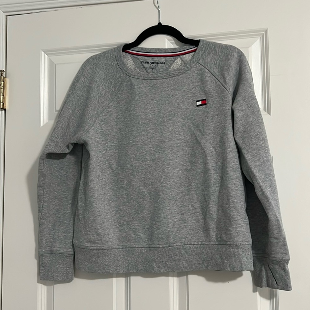 Tommy Hilfiger sports women’s crewneck